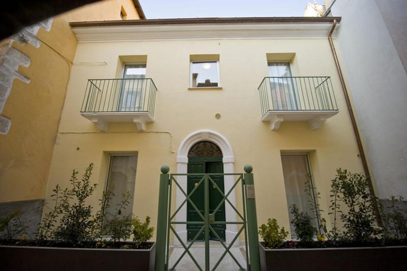 Ferienwohnung Vico Amato Residenza Sulmona Exterior foto